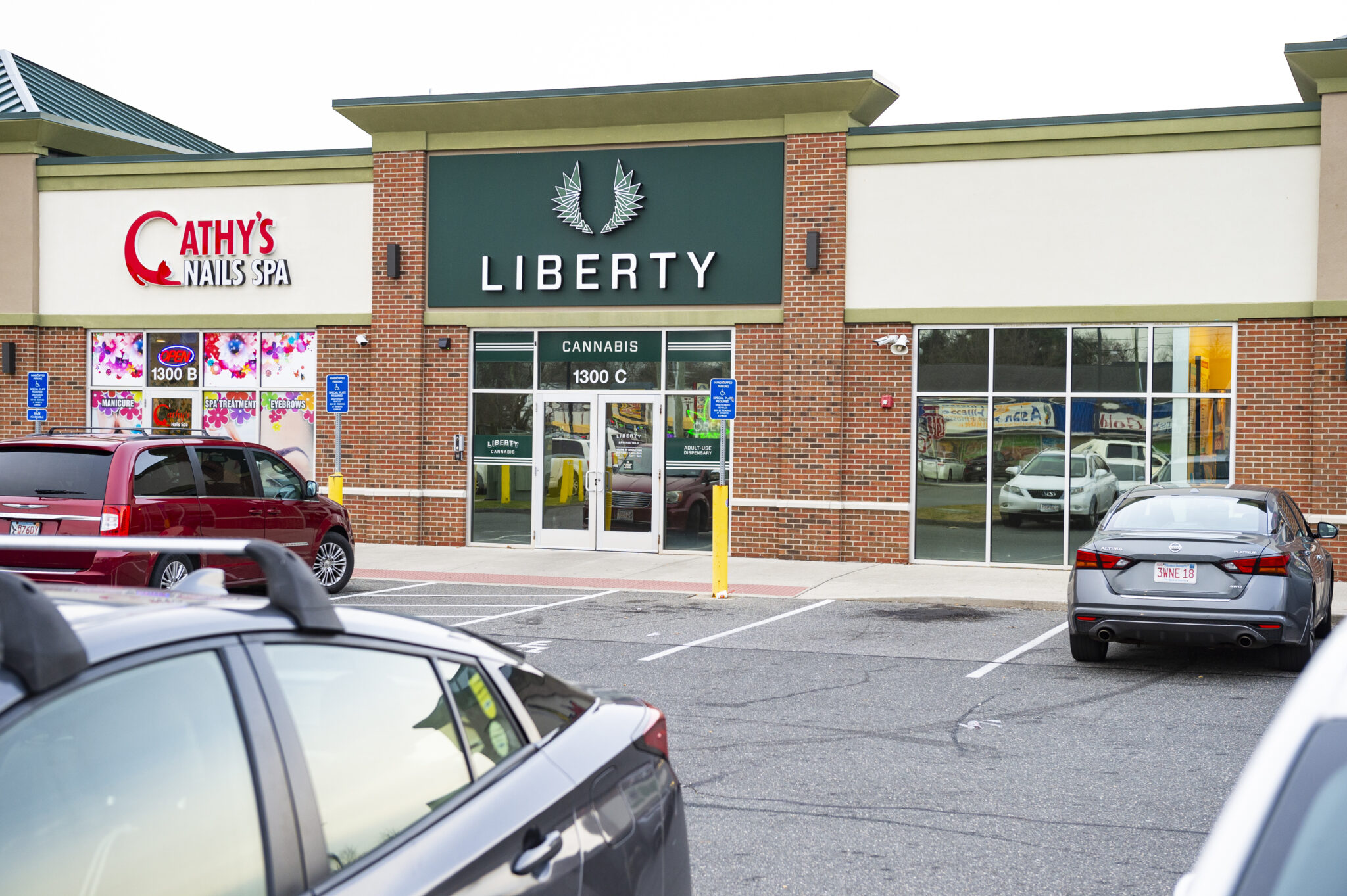 Liberty_Springfield_3yrs-2647_FINAL Liberty's Springfield dispensary exterior shot